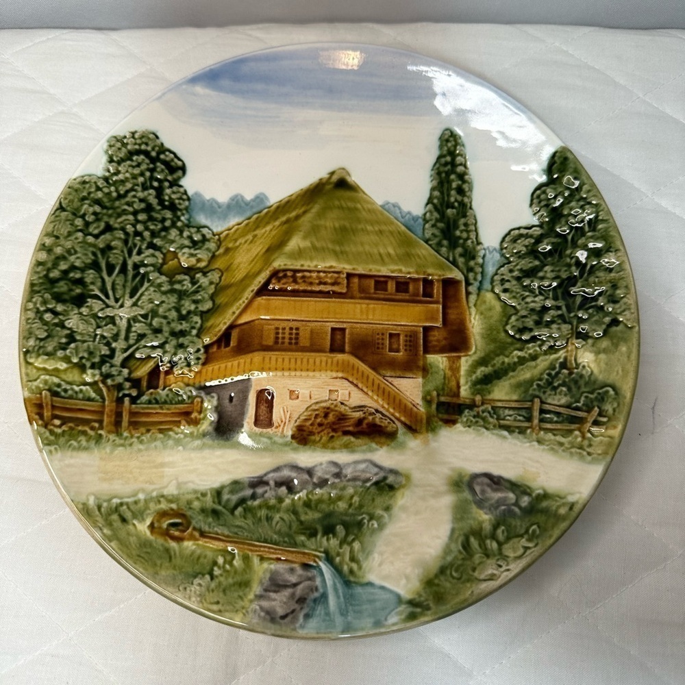 West German Majolica Set Of 2 Decorative Plates Chalet Farmhouse 3D Vintage 2556 - Picture 7 of 7